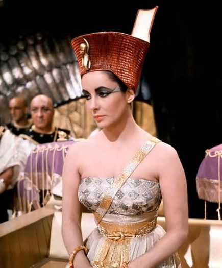 Elizabeth Taylor in rolul Cleopatrei - Angelina Jolie va fi regina Cleopatra Vezi in  poze ce alte actrite au avut acest rol