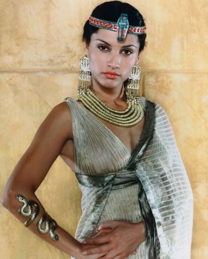 Leonor Varela in rolul Cleopatrei - Angelina Jolie va fi regina Cleopatra Vezi in  poze ce alte actrite au avut acest rol