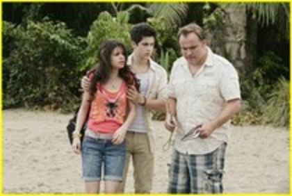 FZDNVQJKMDRZWWRSTTH - magicienii din waverly place -filmul