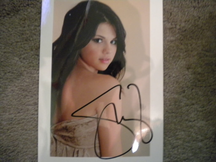 Selena_Gomez-r703120 - 1 Album special