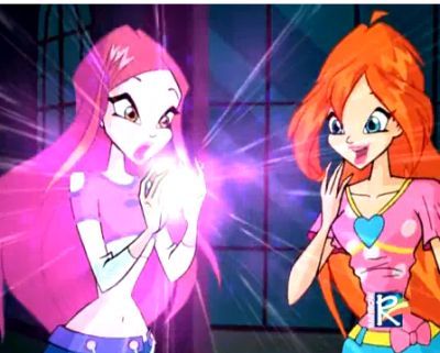 roxy_has_magic_and_bloom_is_there - Winx