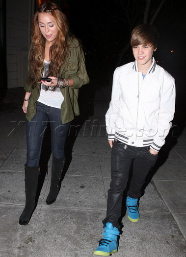 Justin Bieber si Miley Cyrus - Justin Bieber