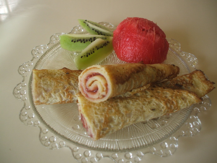 clatite cu gem de capsuni si fructe