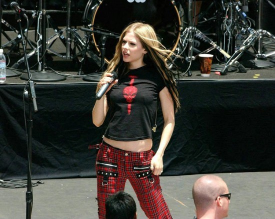 poze-avril-lavigne-11-550x437 - Pt o pri buna Avril98