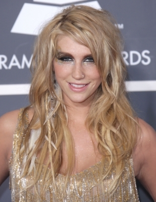 normal_32168-kesha-at-52nd-annual-grammy-awards-577-122-1