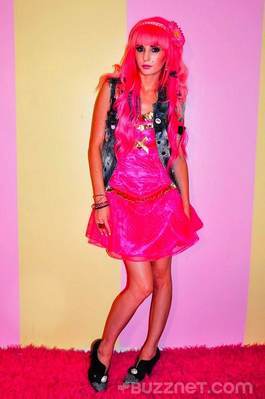 normal_audrey-gives-buzznet-tour-her--large-msg-124416088583
