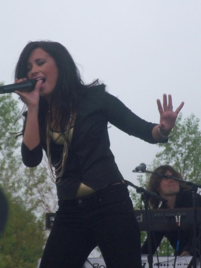 demi-denver_(14) - 0-Demi Lovato-0
