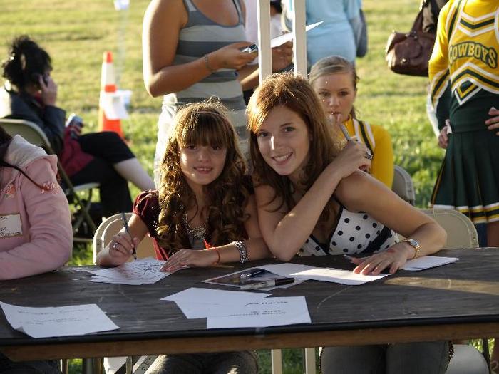 At_Booth_Dani_Bella_Thorne