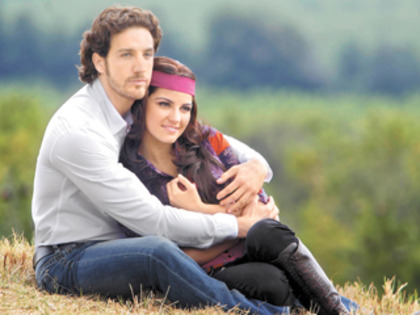 90 (12) - 0-Maite Perroni-0