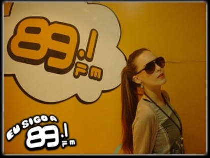 normal_BelindaPhotosCom_En_Radio_89_1_FM_Brasil_(14) - 0-Belinda Peregrin-0