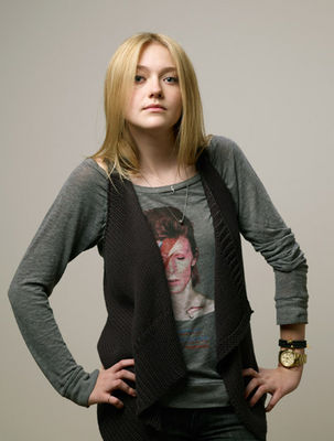 12592405_UZJWXXLNZ - Dakota Fanning