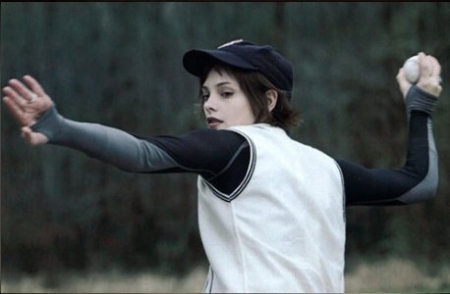 alice-throwing-baseball - Twilight Amurg