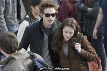 bella-edward-crowd - Twilight Amurg