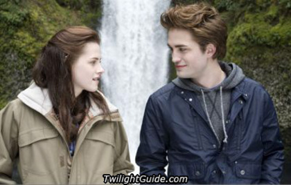 bella-edward-waterfall - Twilight Amurg