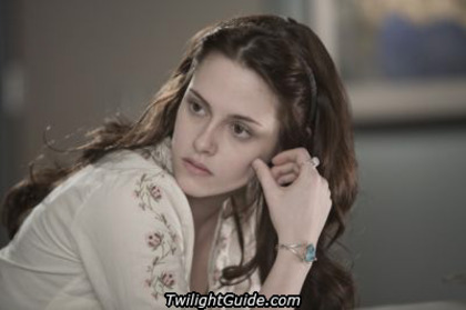 bella-swan-looking - Twilight Amurg