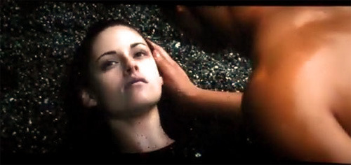 bella-rescued - Twilight New Moon