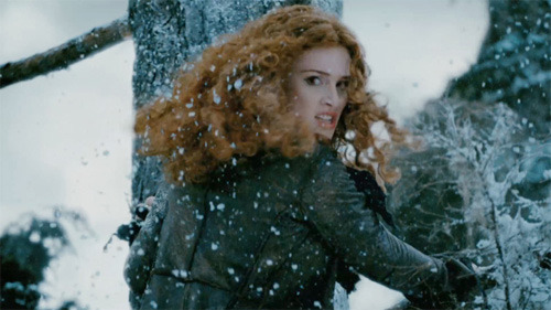 victoria-climbing-tree