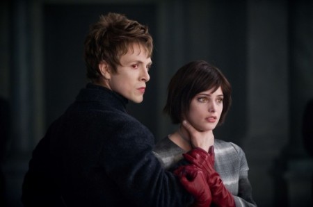 demetri-alice-cullen-new-moon-560x372-450x298