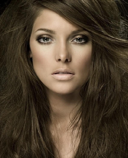 COOSKGXOZOZZVOQLUDR - Ashley Greene