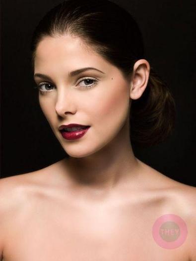 LGZAXBQKCXFJDVBNCEU - Ashley Greene