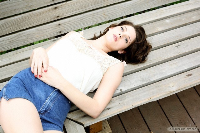 MLMOWOMKQGKVFZZXYXE - Ashley Greene