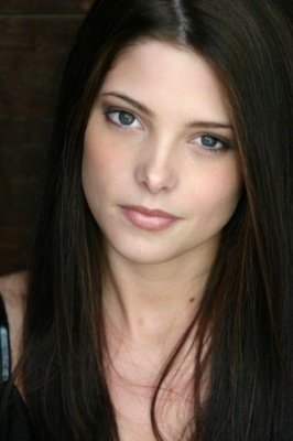 NGINDBCZDHOYZLIIBUV - Ashley Greene