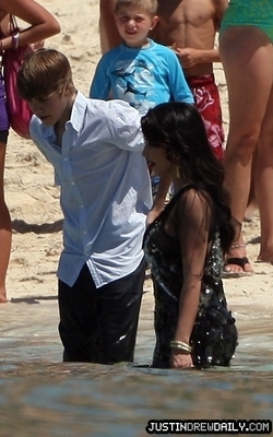 normal_kim-justin-061310-6 - 0_0 With Kim Kardashian in Bahamas 0_0