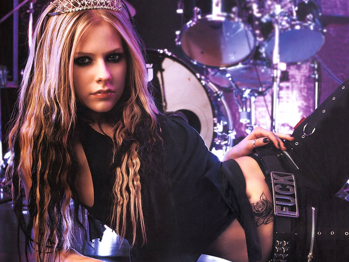 Avril_Lavigne_0405_1600X1200_Wallpaper