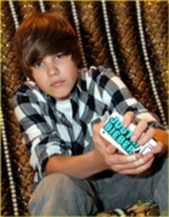 14962814_AEAABKJLT - justin bieber