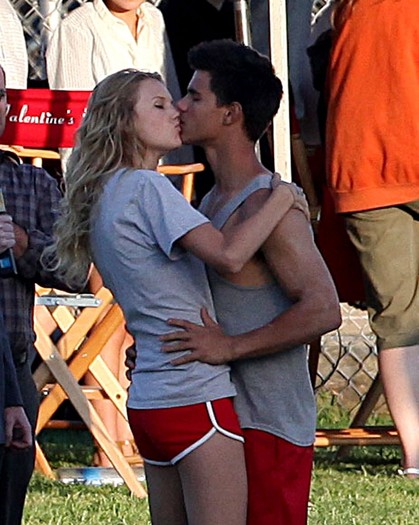 taylor kiss taylor lautner - saruturi cu vedete