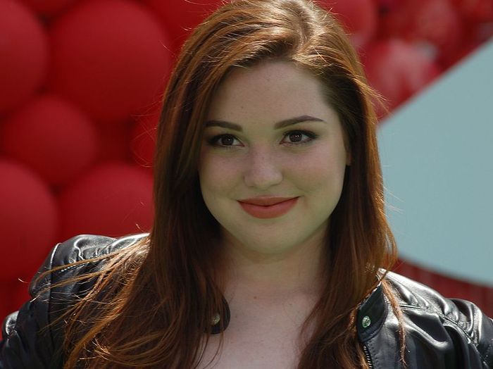 800px-JenniferStoneMay09 - Jennifer Stone