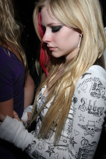 28b64wz - Avril Lavigne