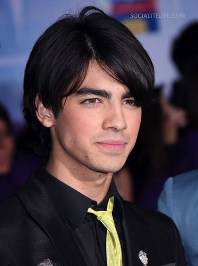 gallery_main-joejonas-premiere-photos-03212009-01[1]