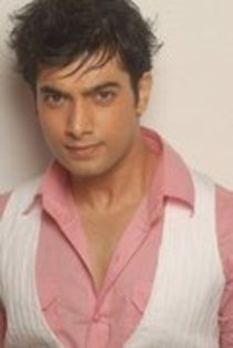 14813669_PABPBLVST - sharad malhotra poze noi