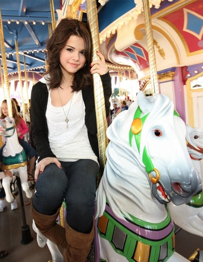 selena-gomez-383288l