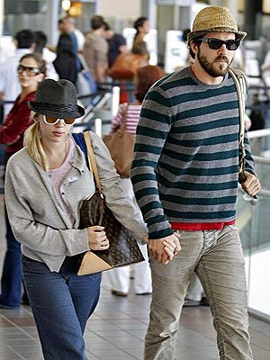 scarlett johanson si ryan reynols s-au casatorit in canada in secret