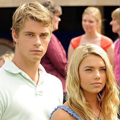 15322136_EAWJHRIKE[1] - indiana evans