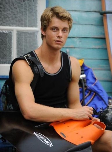 luke-mitchell-h2o-just-add-water-8550635-443-602 - vedete disney channel