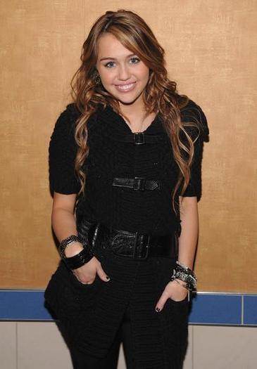 Miley_Cyrus_1239216551_2 - miley cyrus