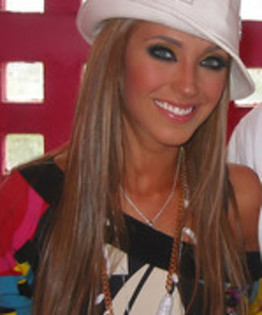 16269461_FBGCVXPLL - Anahi