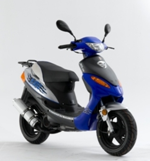 Motowel Kid 2T=991euro; 49cc.putere=6.2cp,hidramat,frane disc-tambur,roti12"lungime=1.76m,euro2.Motorizare Minarelli Italia.
