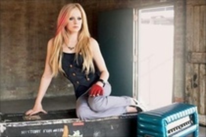 YDQTKHWAMVBXNDJCYPM - Avril Lavigne