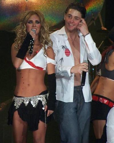 1152621326ffj7 - Anahi