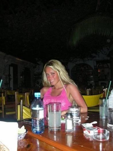 20080908011156324 - Anahi