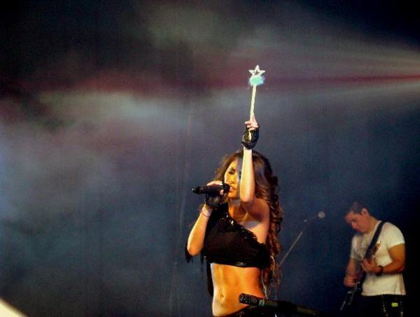 l_95ce3259bb6042bbaf62e10b61cc6893 - Anahi