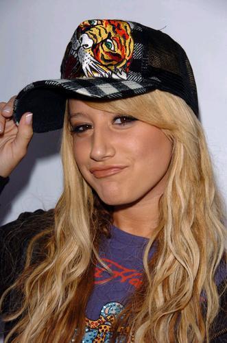 Ashley_Tisdale_1244571824_4 - ashley tisdale