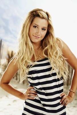 ashley-tisdale-945816l-poza