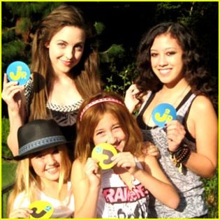 jjj-meets-noah-cyrus-keana-texeira - emily grace