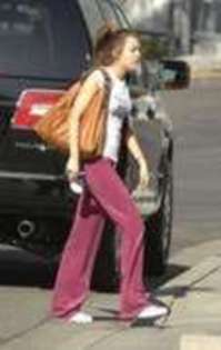 11665227_NXJYYIYET - cateva poze cool cu miley