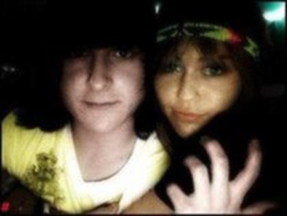 11665246_MPNUSJLNZ - cateva poze cool cu miley